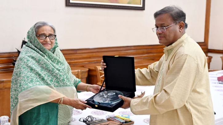 Climate leadership award handed over to PM Hasina