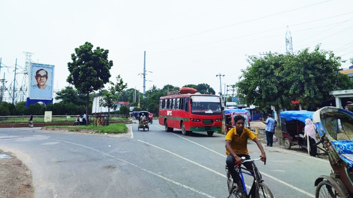 Bus movement on Rajshahi-Natore route suspended