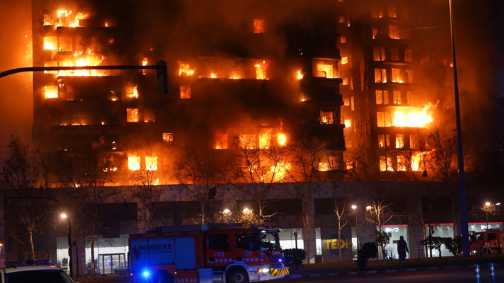 10 killed after fire guts Spanish apartment block