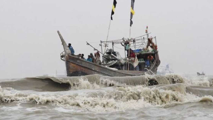 Cyclone ‘Midhili’ starts crossing Mongla-Payra coast