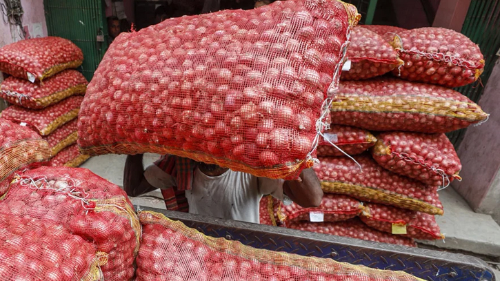 Govt to sell onion at Tk 50 per kg from tomorrow