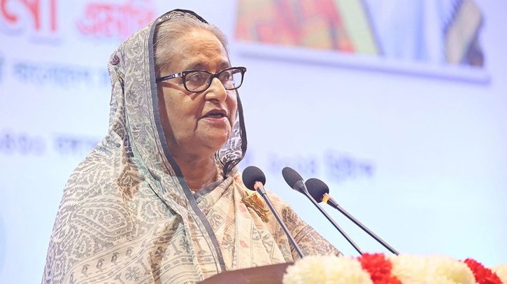 Amar Ekushey teaches not to bow down head : PM