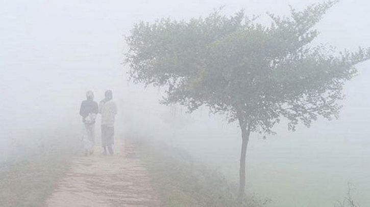 Light rain in Ctg, Barishal divisions, fog disruptions across country