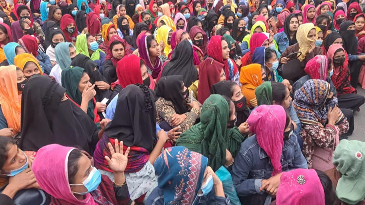 RMG workers in Gazipur demonstrate for wages set by govt