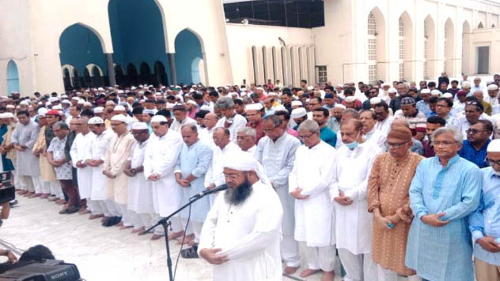 Serajul Alam Khan’s first namaz-e-janaza held