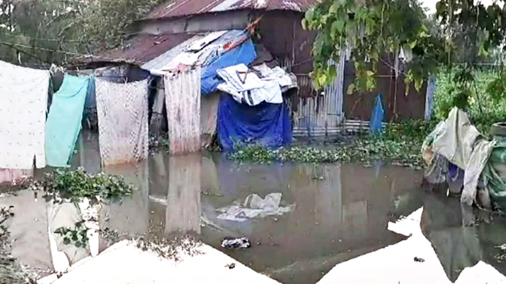 সুনামগঞ্জের নীচু এলাকার পানিবন্দী ৯ লাখ মানুষ দুর্ভোগে