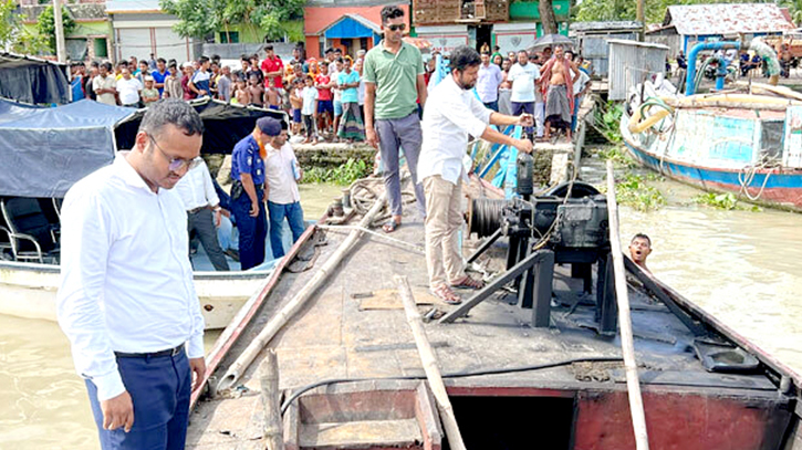 ঝালকাঠিতে অবৈধভাবে বালু উত্তোলন, ৫টি ড্রেজার জব্দ