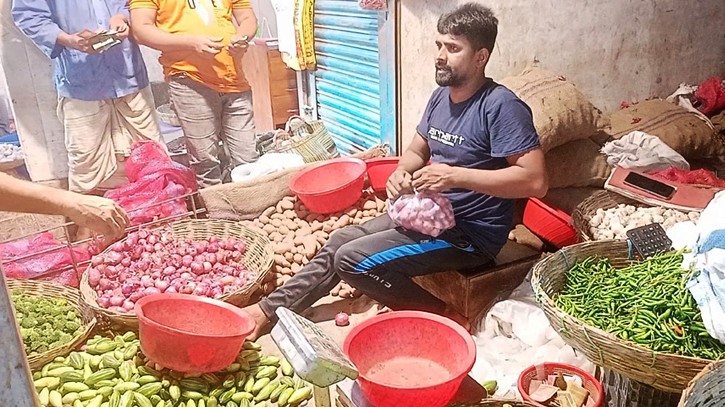 পেঁয়াজের দাম প্রতি কেজিতে বেড়েছে ২০ থেকে ৩০ টাকা