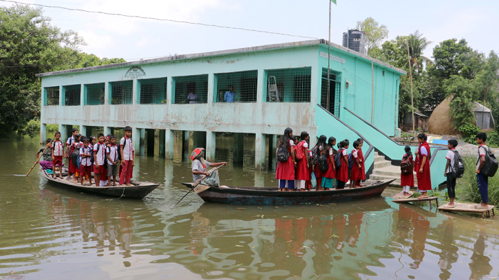 চাটমোহরে পানি বন্দি ১০ প্রাথমিক বিদ্যালয়