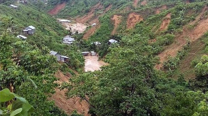 কক্সবাজারে পাহাড় ধসে নারী ও শিশু নিহত