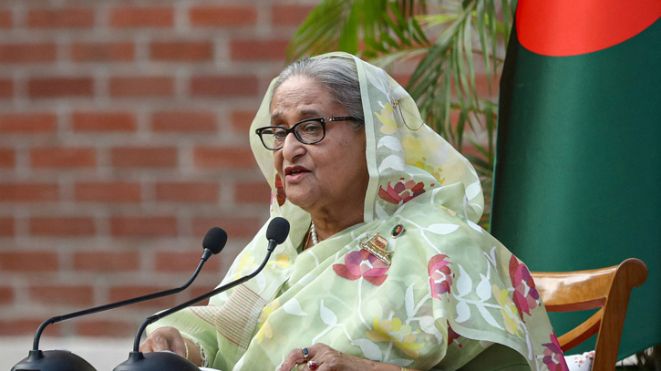 সহিংসতায় আহতদের দেখতে পঙ্গু হাসপাতালে প্রধানমন্ত্রী