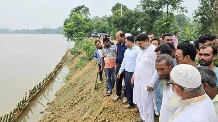 আত্রাই ও গুড় নদীর ঝুঁকিপূর্ণ এলাকা পরিদর্শন করলেন এমপি সুমন