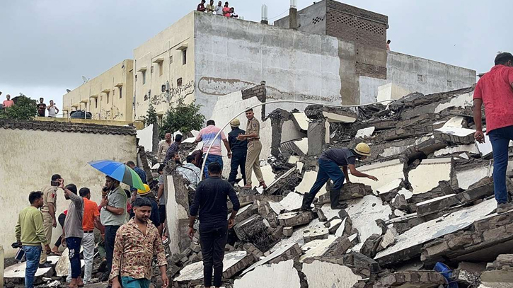 ভারতে প্রবল বৃষ্টিতে বহুতল ভবন ধস, নিহত ৭