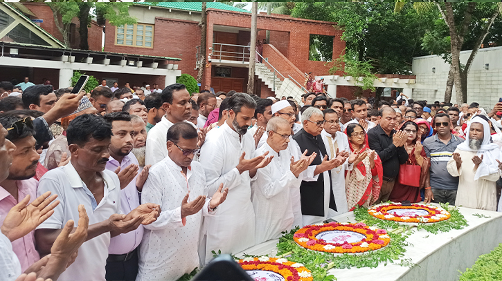 বাগেরহাটের নব-নির্বাচিত জনপ্রতিনিধিদের বঙ্গবন্ধুর সমাধিতে শ্রদ্ধা