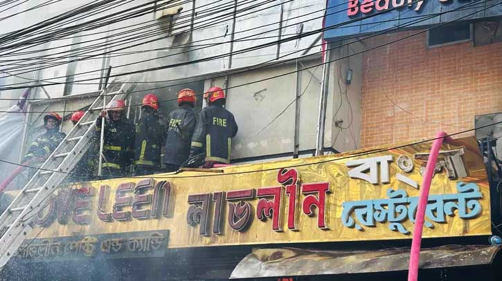 তিন ঘণ্টা পর উত্তরার রেস্টুরেন্টের আগুন নিয়ন্ত্রণে