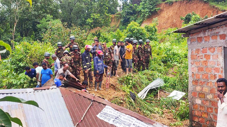 সিলেটে টিলা ধসে আটকে পড়াদের উদ্ধারে সেনাবাহিনী