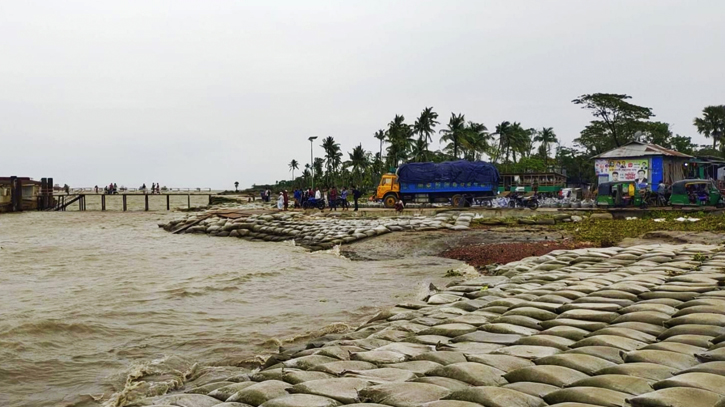 ঘূর্ণিঝড় ‘ডানা’র প্রভাবে হাতিয়ার নৌ-যোগাযোগ বন্ধ