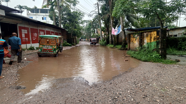 ভোলা পৌরসভার সড়কের বেহাল দশা জনদুর্ভোগ চরমে