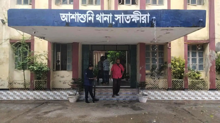 সাতক্ষীরায় সাপের কামড়ে যুবকের মৃত্যু