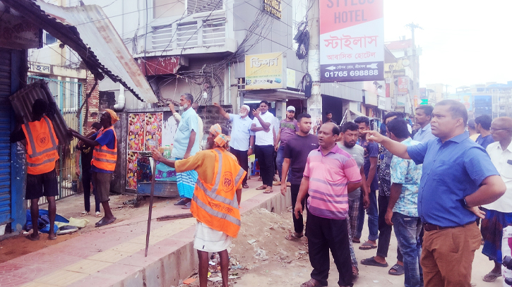 শ্রীমঙ্গলের স্টেশন রোডে অবৈধ স্থাপনা উচ্ছেদ