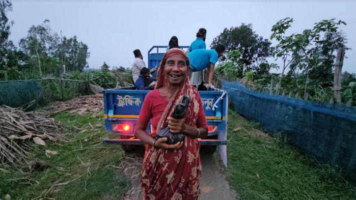 চরাঞ্চলের দুস্থদের মাঝে ইয়ুথ অর্গানাইজেশনের মাংস বিতরণ 