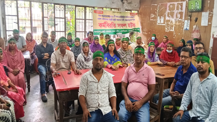 ফরিদপুরে কর্মবিরতী পালন করছে নকল নবিশ অ্যাসোসিয়েশন