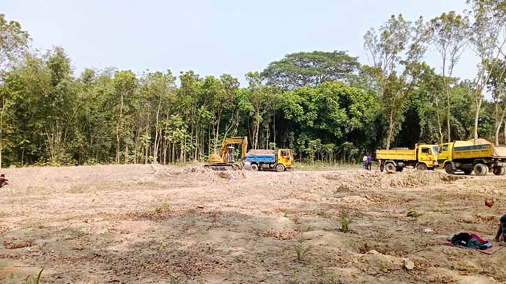 ফরিদপুরে ফসলি ও ভিটা জমির মাটি বিক্রি হচ্ছে ইটভাটায়