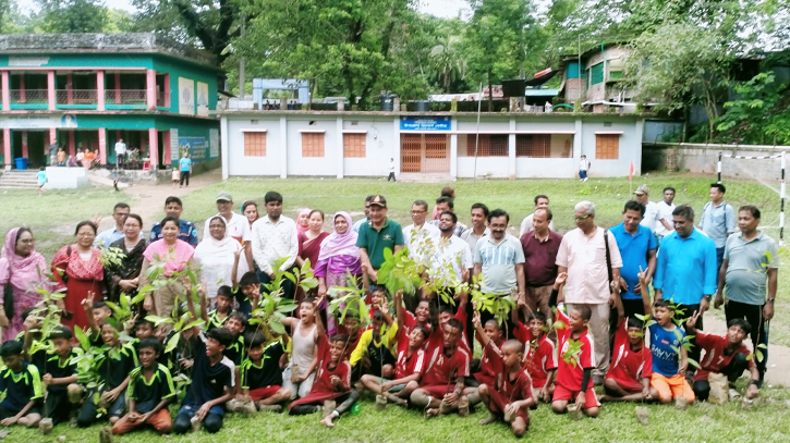 কাপ্তাইয়ে বঙ্গবন্ধু ও বঙ্গমাতা গোল্ডকাপ প্রাথমিক বিদ্যালয় ফুটবল টুর্নামেন্ট উদ্বোধন