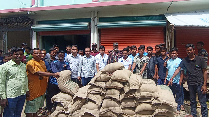 থানচিতে কর্মহীন গাইড সদস্যদের আর্থিক সহায়তা প্রদান