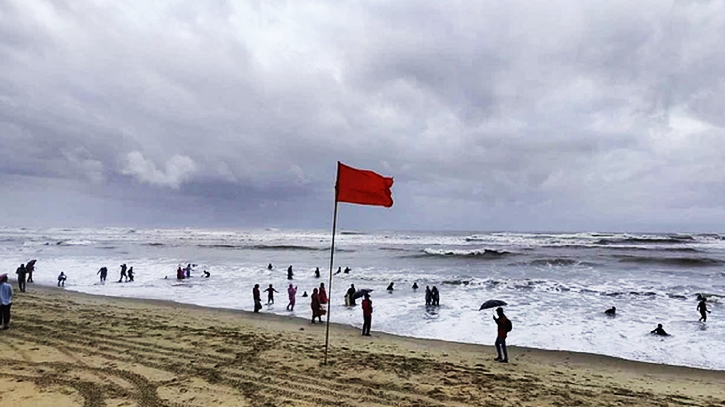 বঙ্গোপসাগরে লঘুচাপ, চার বন্দরে ৩ নম্বর সতর্ক সংকেত