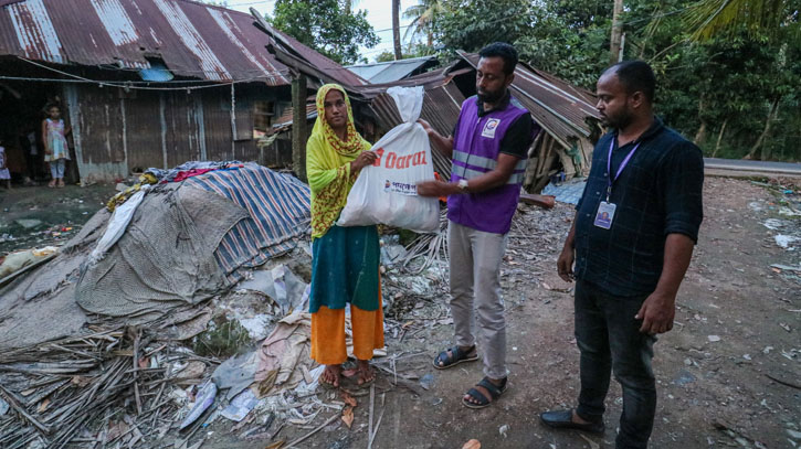 বন্যা পরবর্তী পুনর্বাসনে সহযোগিতার হাত বাড়িয়ে দিল দারাজ