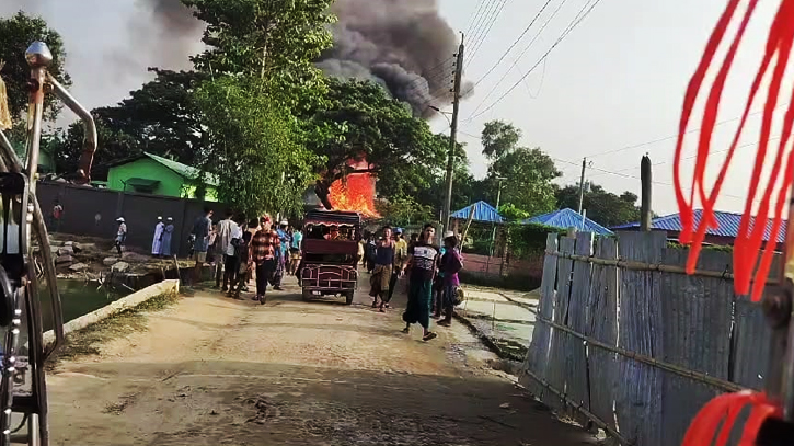 টেকনাফের রোহিঙ্গা ক্যাম্পে অগ্নিকাণ্ড,পুড়লো দোকান-বসতঘর