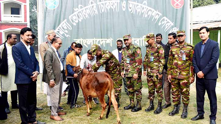 কুড়িগ্রামে সেনাবাহিনীর দিনব্যাপী গবাদি পশু ও পাখির ফ্রি মেডিকেল ক্যাম্প অনুষ্ঠিত