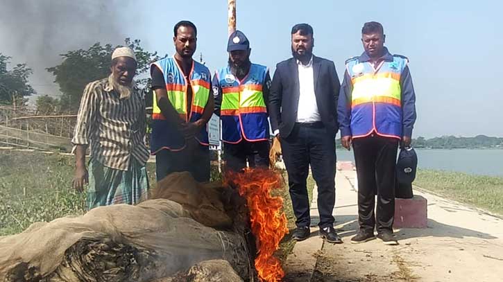 হালদা নদীতে থেকে মাছ ধরার অবৈধ সরন্জামসহ ঘেরা জাল জব্দ