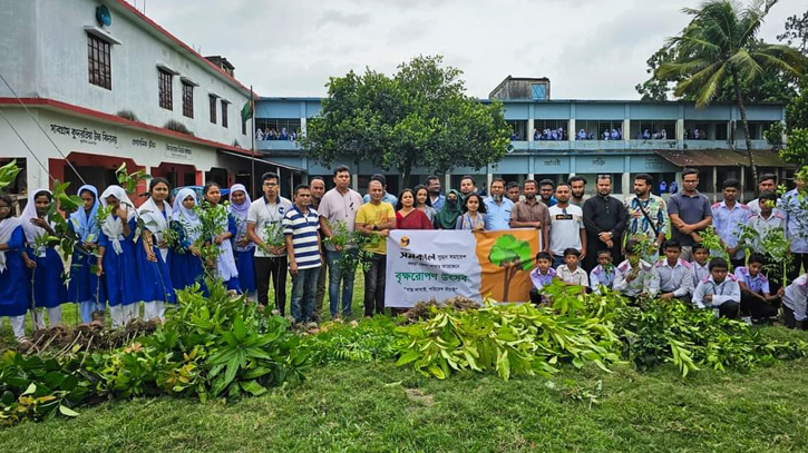 বগুড়ায় সমকাল সুহৃদ সমাবেশের বৃক্ষরোপণ