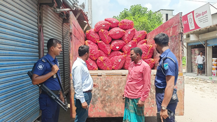 মণ প্রতি পেঁয়াজে দাম কমেছে ৩০০ টাকা, ভোক্তা অধিকারের তদারকি