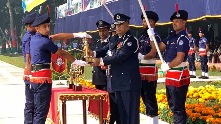 অবশেষে টিআরসি কনস্টেবলদের প্রশিক্ষণ সমাপনী কুচকাওয়াজ অনুষ্ঠিত