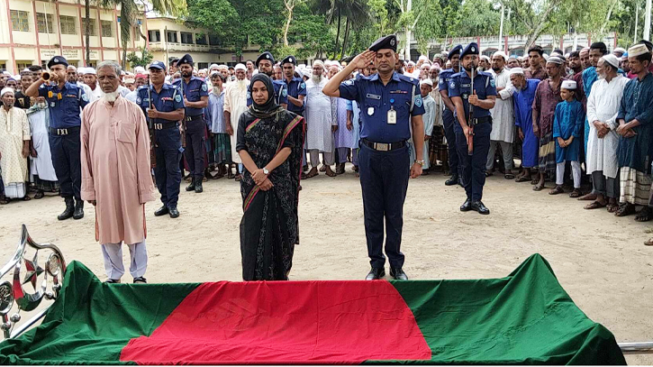 রাষ্ট্রীয় মর্যাদায় বীর মুক্তিযোদ্ধা মকবুল হোসেনের দাফন সম্পন্ন