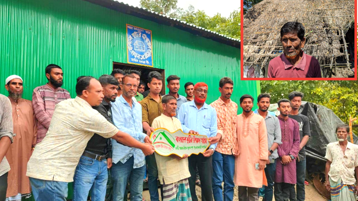 ‘দ্বীপাঞ্চল হাতিয়া’র সহায়তায় কিতাব আলী পেল নতুন ঘর