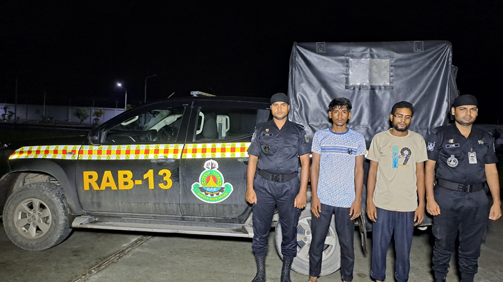 হাতীবান্ধায় ৭৫ বোতল ফেন্সিডিলসহ ২ মাদক কারবারি গ্রেপ্তার