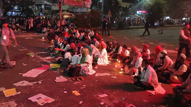 সিদ্ধান্ত প্রত্যাখ্যান চিকিৎসকদের, অবরোধ অব্যাহত