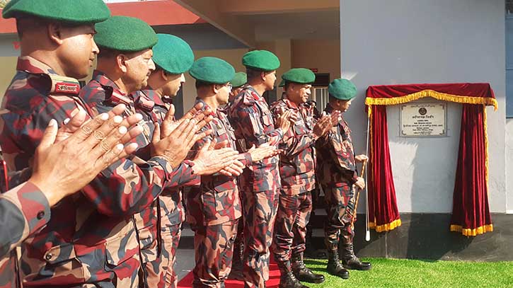 তেঁতুলিয়ায় বিজিবি’র নবনির্মিত কাশিমগঞ্জ বিওপি উদ্বোধন