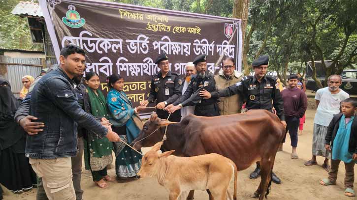 মেডিকেলে ভর্তির সুযোগ পাওয়া শ্রাবণী ও মাসুমার পাশে র‍্যাব 