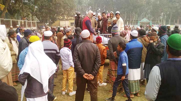 টঙ্গীর বিশ্ব ইজতেমা মাঠে হামলার শিকার ফুলবাড়ীর সাদপন্থি সুমনের দাফন সম্পন্ন