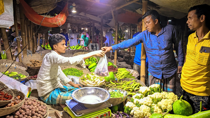 দিনে আয় ৪০০ টাকা ব্যায় ৬০০ টাকা