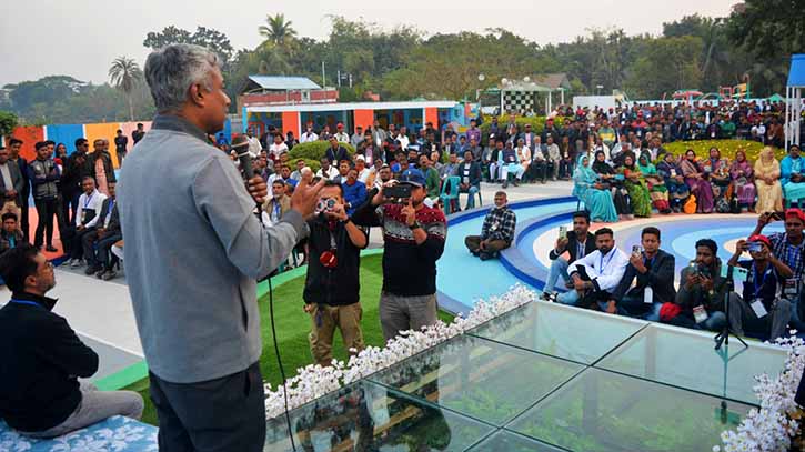 বর্বর নির্যাতনের ক্ষত নিয়ে বিএনপির মিলনমেলায় কয়েক হাজার নেতাকর্মী