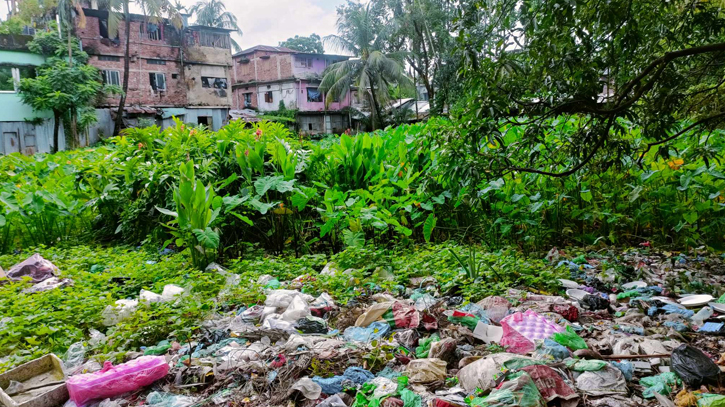 দুই যুগ পরে মুক্তি পাচ্ছে লামা বাজার পুকুর