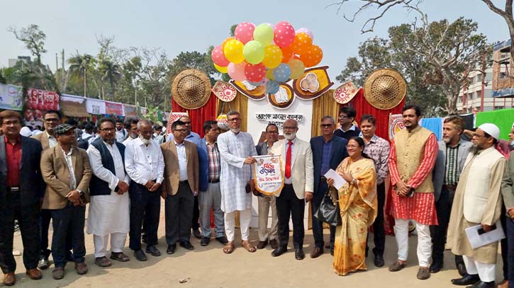 জামালপুরের সরকারি আশেক মাহমুদ কলেজ প্রাঙ্গনে দিনব্যাপী পিঠা উৎসব ও দেয়ালিকা প্রদর্শনী উৎসব পালিত