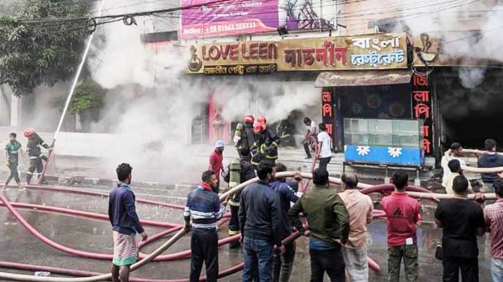 উত্তরায় রেস্তোরায় আগুন, নিয়ন্ত্রণে ৯টি ইউনিট