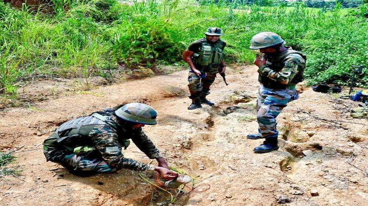 মণিপুরে নিরাপত্তা বাহিনীর অভিযানে উদ্ধার সাড়ে ২৮ কেজি বিস্ফোরক